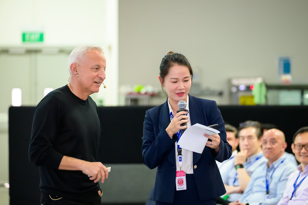 audience reaction corporate town hall singapore event photography candid