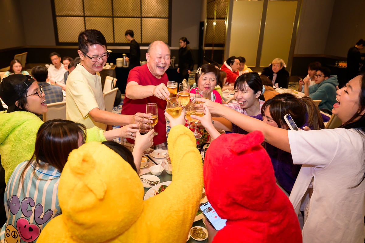 Candid moments during a corporate D&D event — capturing genuine reactions and interactions between guests.